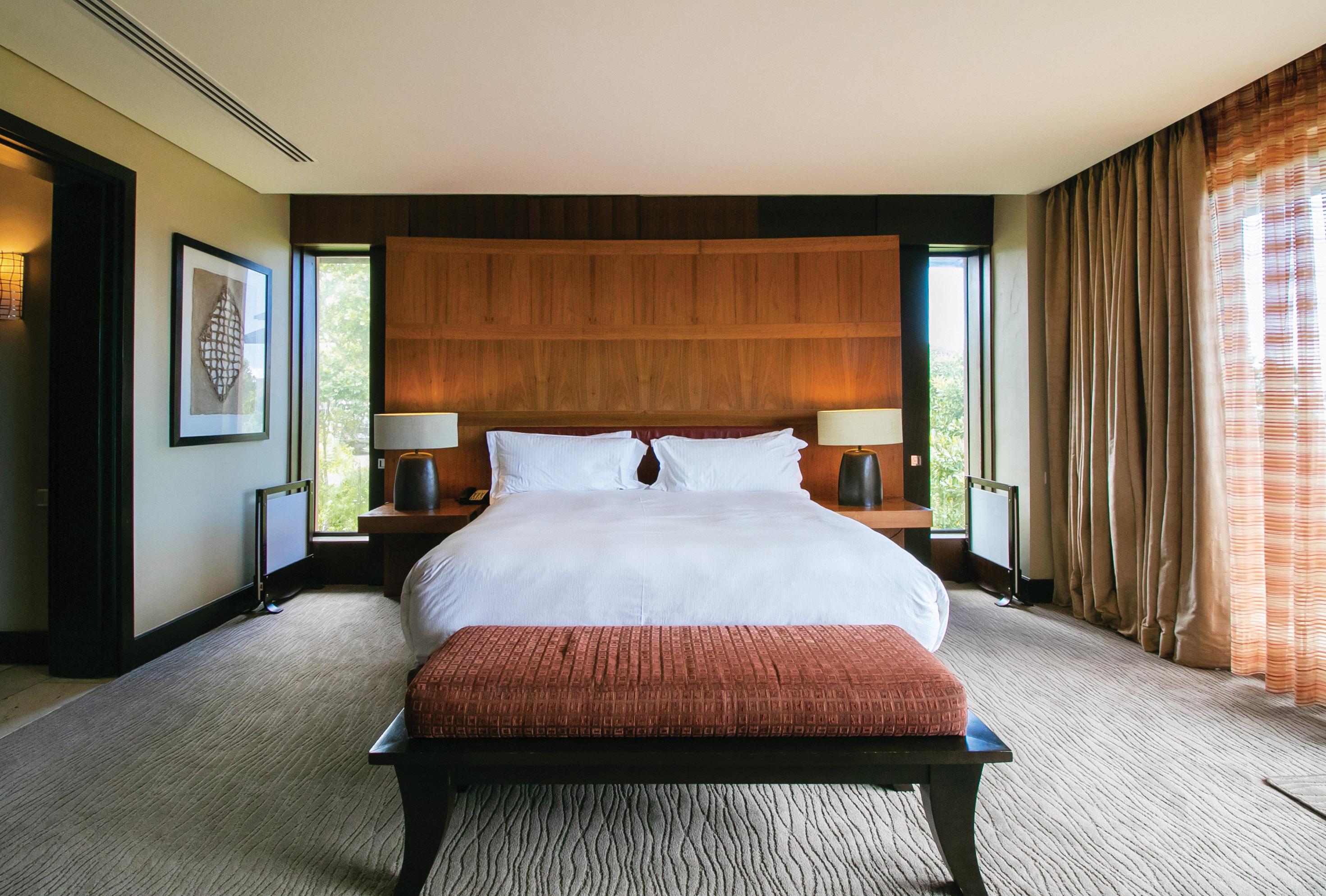 Pezula Nature Retreat Knysna Exterior photo A bedroom at the Ritz-Carlton, Dubai
