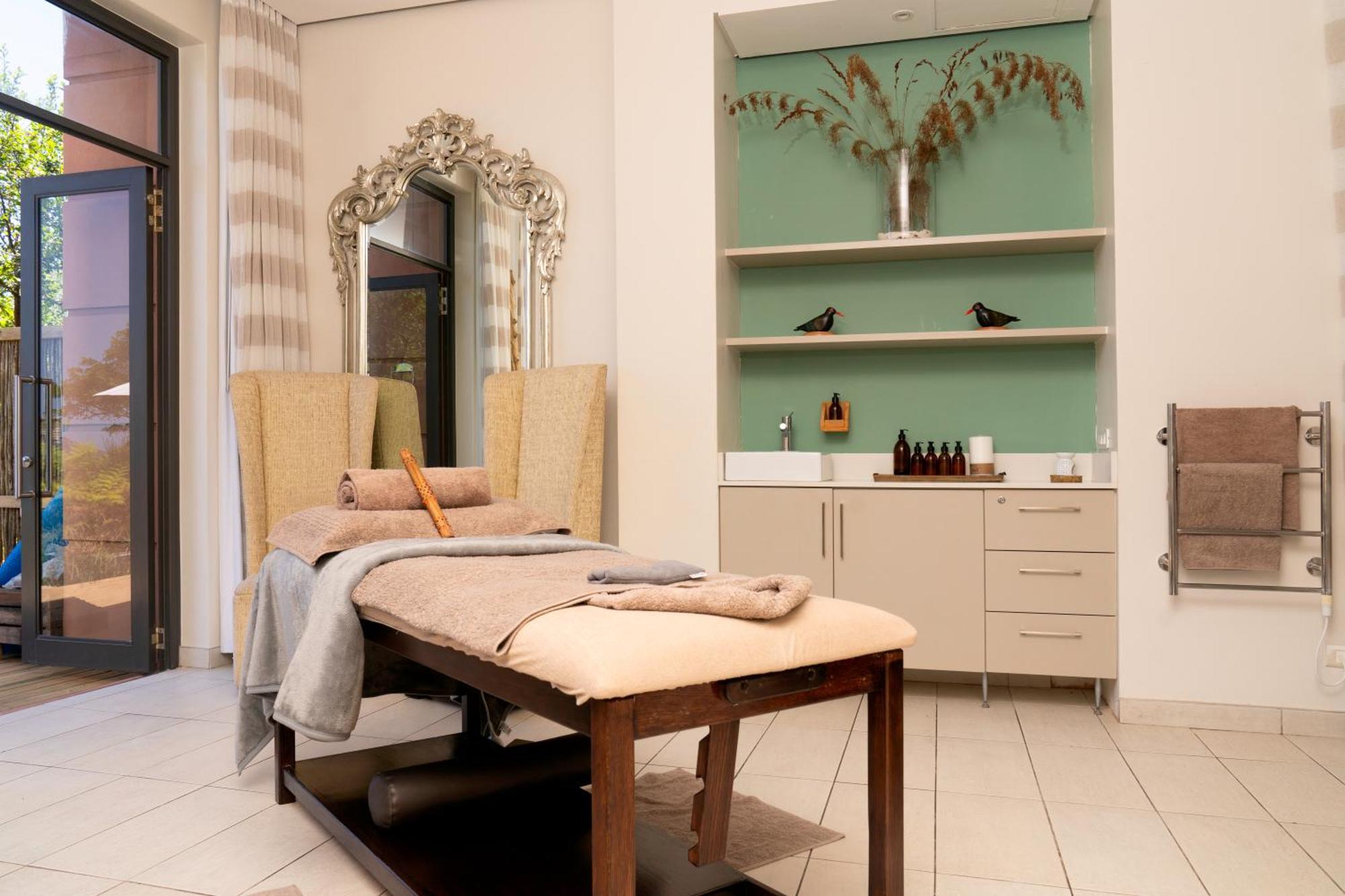 Pezula Nature Retreat Knysna Exterior photo A massage table