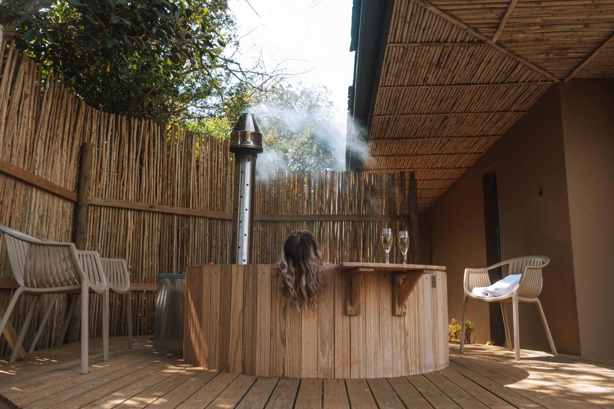 Pezula Nature Retreat Knysna Exterior photo A wood-fired hot tub