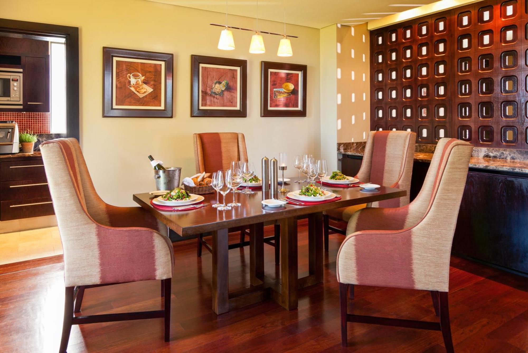 Pezula Nature Retreat Knysna Room photo A dining room
